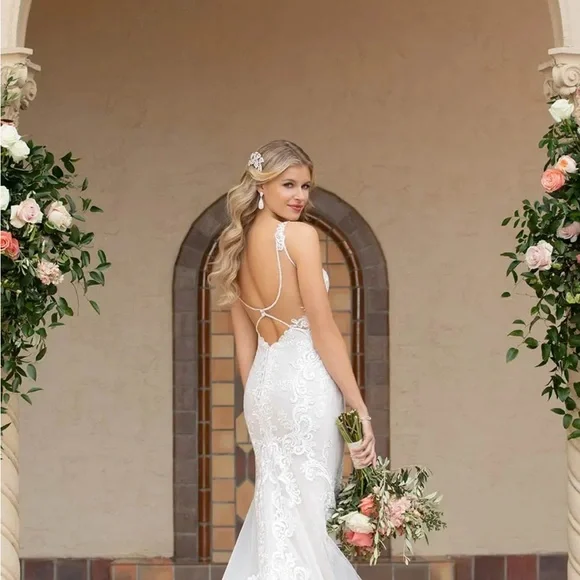 Bridal Wedding Gown Fit and Flare - Picture 2 of 8